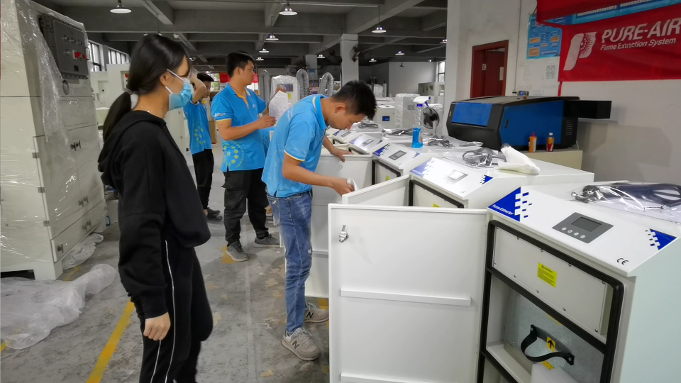 拋光車間除塵器，執(zhí)信環(huán)保為工業(yè)加工提供除塵設備。