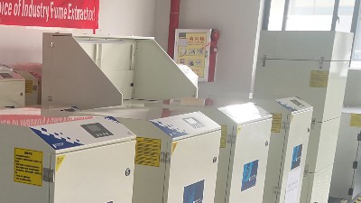 凈化塑料模具廠煙塵污染，就用執(zhí)信環(huán)保工業(yè)煙塵凈化器